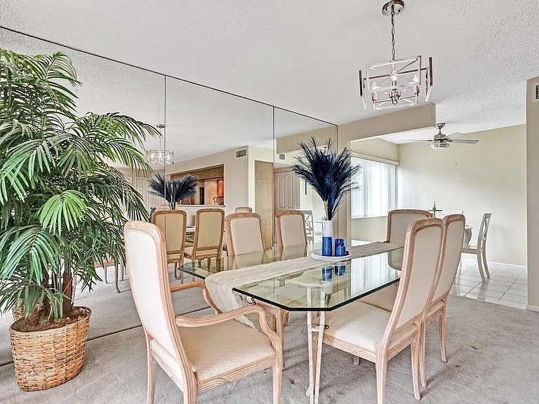 107 Half Moon Cir #H1 — Photo 23