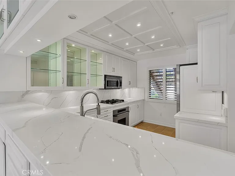 172 Villa Point Dr — Photo 4