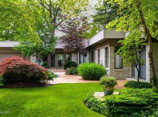 3416 Riverside Dr, Saugatuck, MI 49453