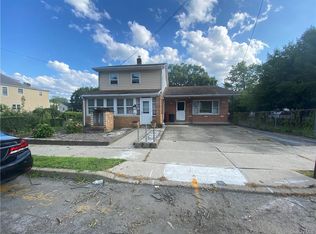 81 Maple St, Newburgh, NY 12550