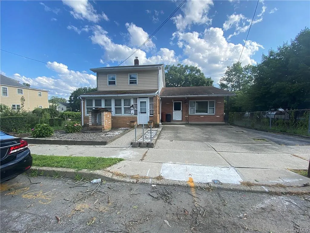 81 Maple St photo 1