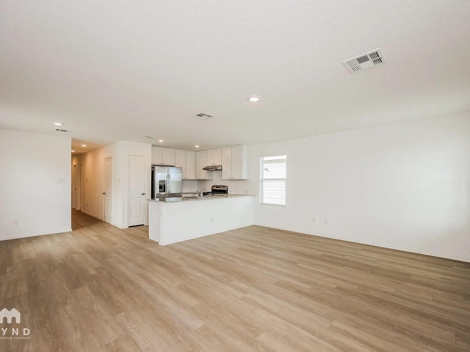 3 bed, 2.0 bath, 1244 sqft, $1,309 — Photo 2