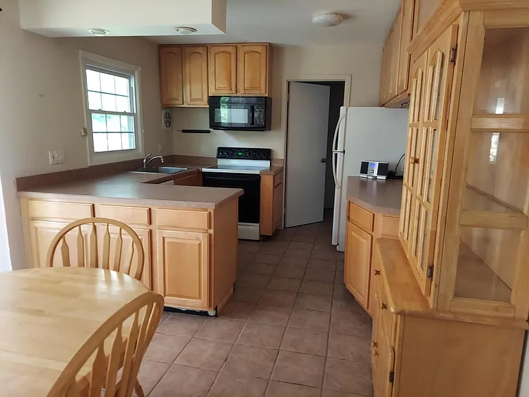 Stratton Ln — Photo 7