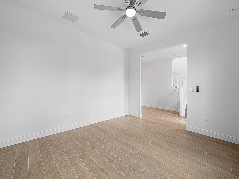 920 SW Newfield Ave — Photo 7
