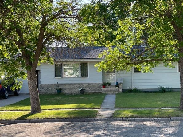 624 Kersten St, Bottineau, ND 58318