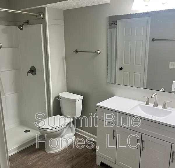 555 N Dupont Ave — Photo 4