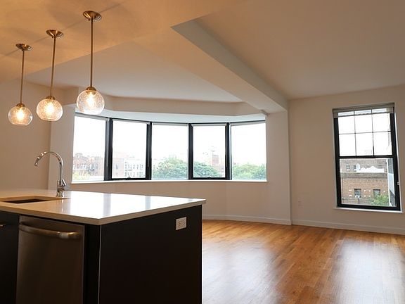 3rd image of 123 Parkside Ave #5W