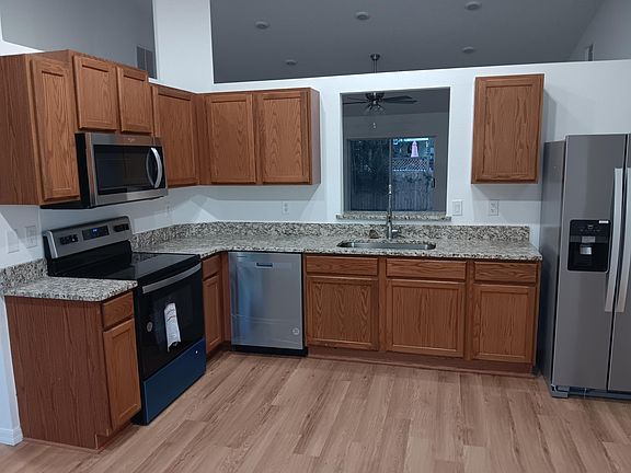 granite counter tops ,SS appliances new