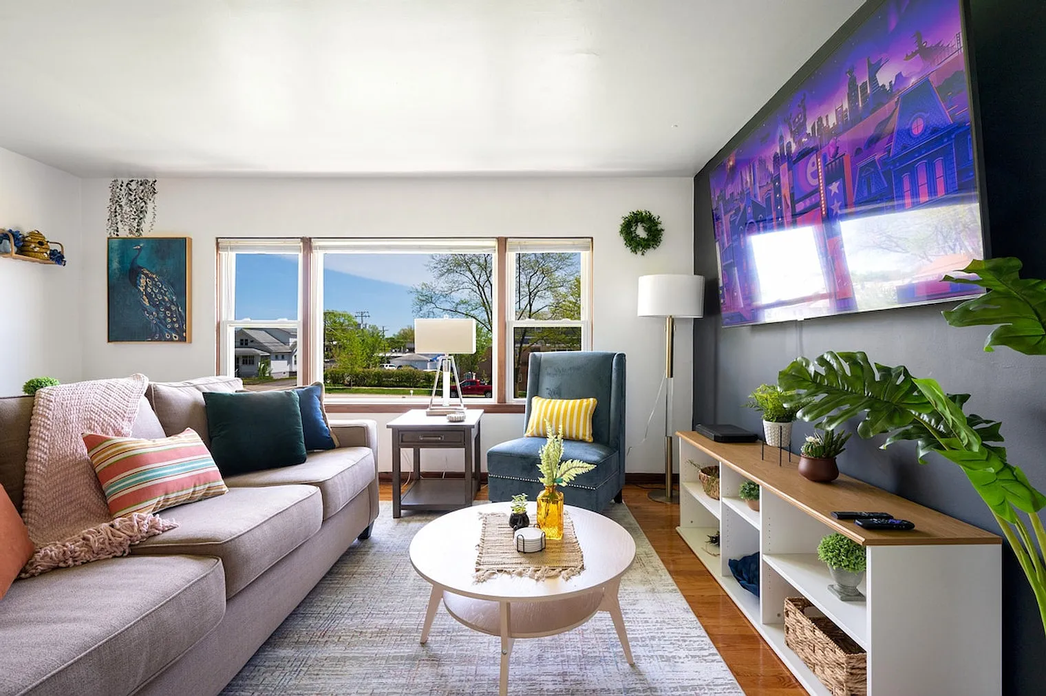 2 bed, 1.0 bath, 893 sqft, $3,528 — Photo 1