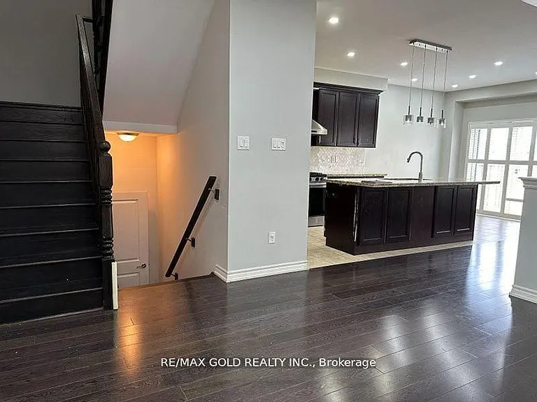 292 Remembrance Rd — Photo 5