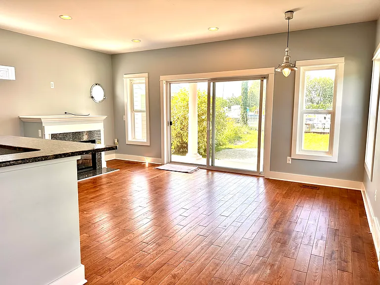 22485 Milner St — Photo 7