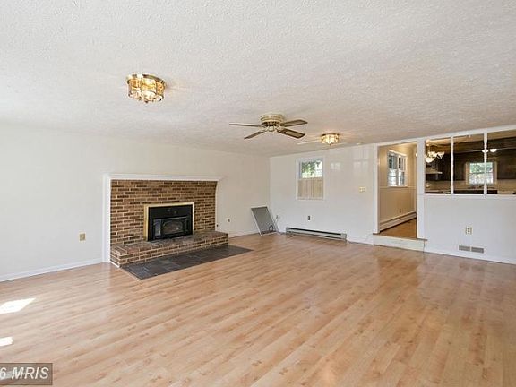 3rd image of 136 Wilkins Dr