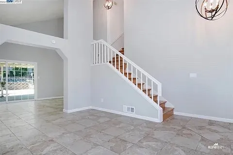 1891 Hemlock Dr — Photo 4