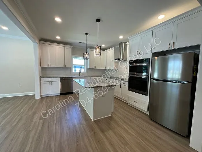 307 N Catawba St — Photo 7