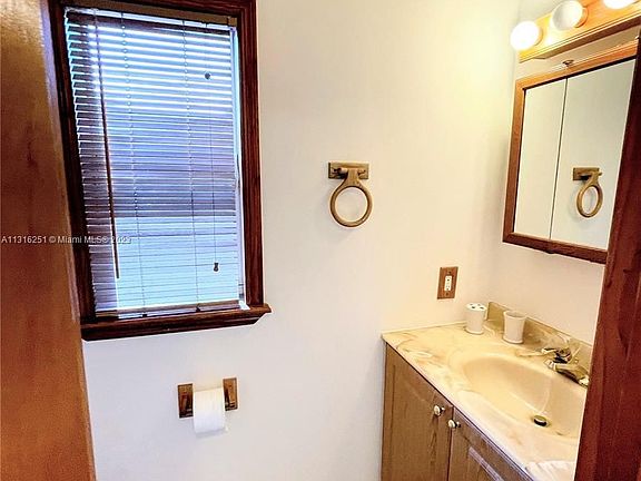 5th image of 215 NE 18th Ave #215