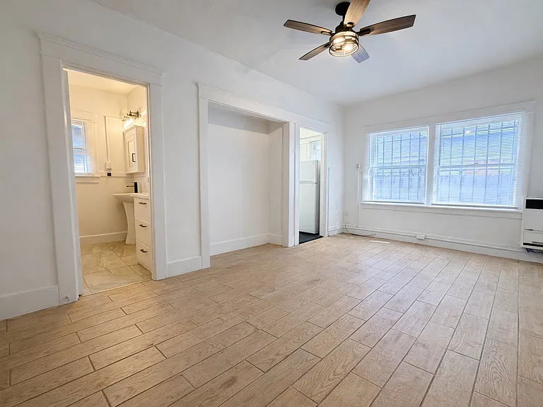 623 E Broadway #5 — Photo 22