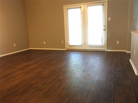 5th image of 606 Trail Dust Dr