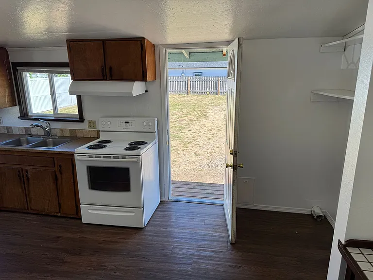 1606 Ash Ave — Photo 19
