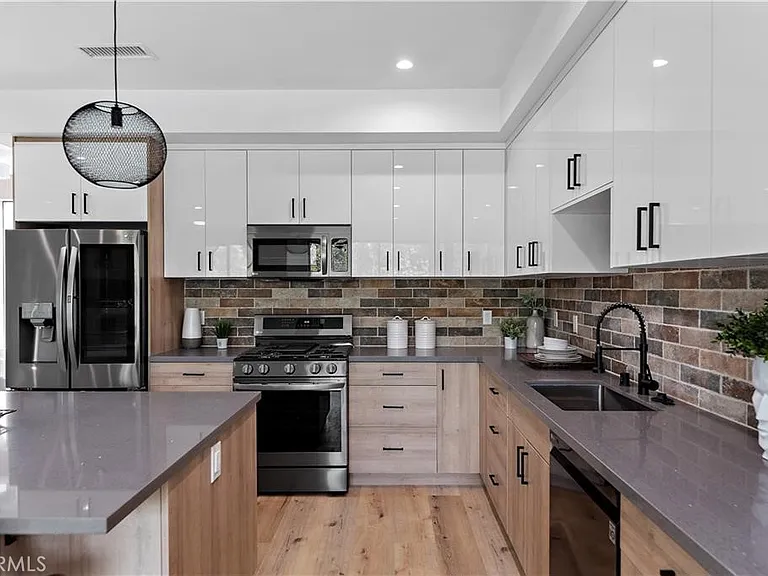 11858 W Flower Ln — Photo 10