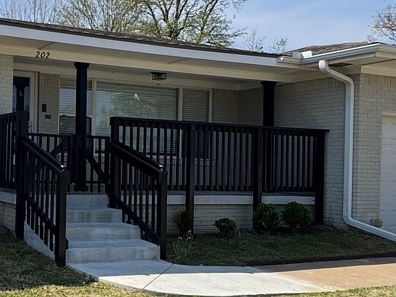 2nd image of 202 N Moccasin Pl
