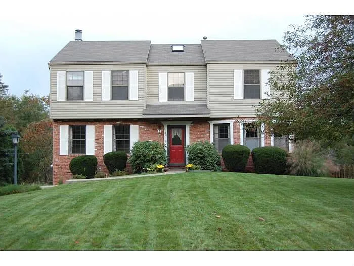 2530 Club House Dr photo 1