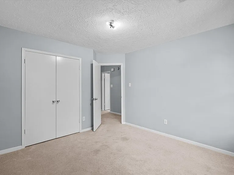 4915 Stone Harbor Dr — Photo 35