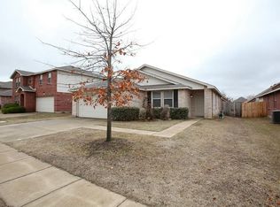 1952 Copper Mountain Dr, Justin, TX 76247