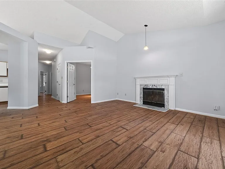 105 Ellsworth Pl — Photo 3