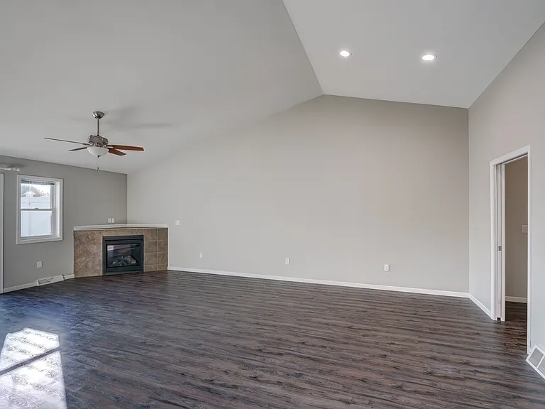 836 Thompson Dr — Photo 8