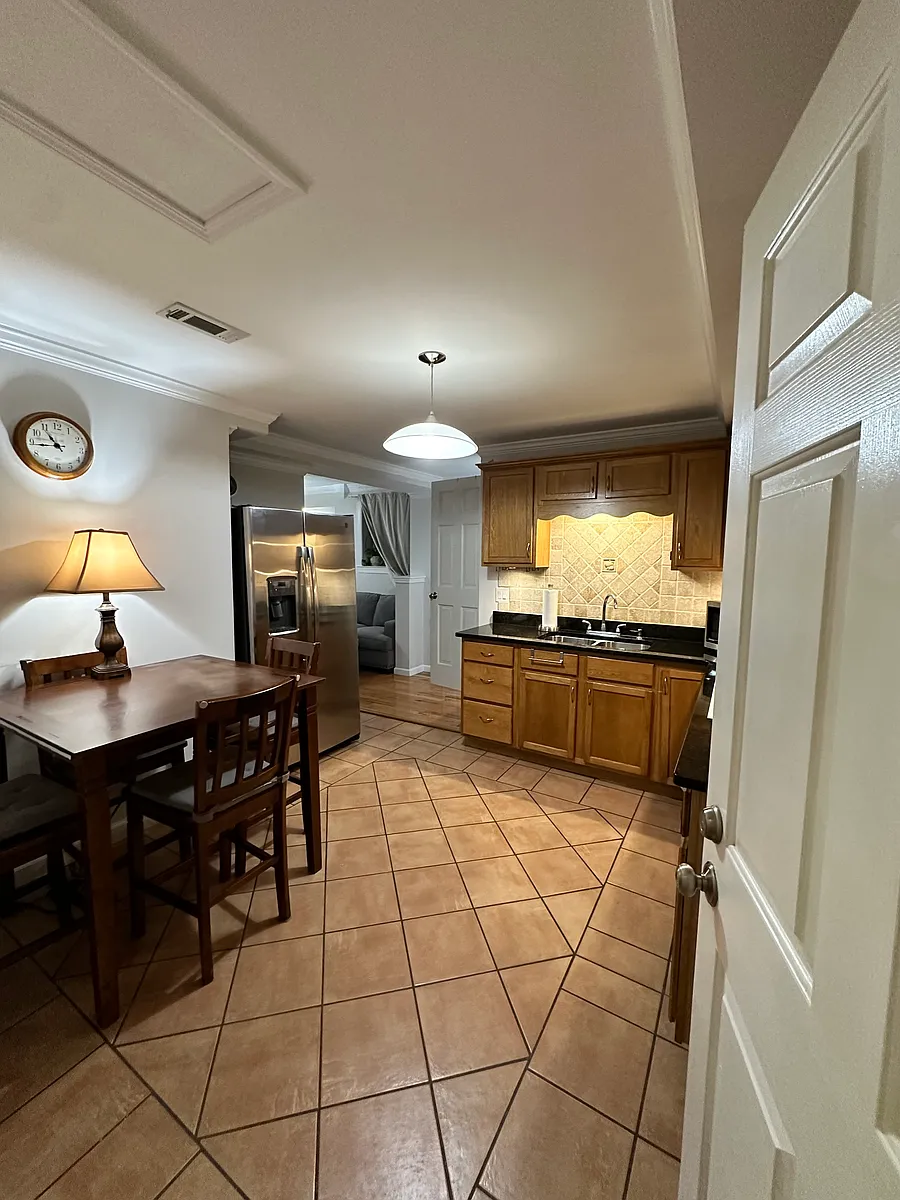 Building Photo - 3240 Hummingbird Dr #BASEMENT