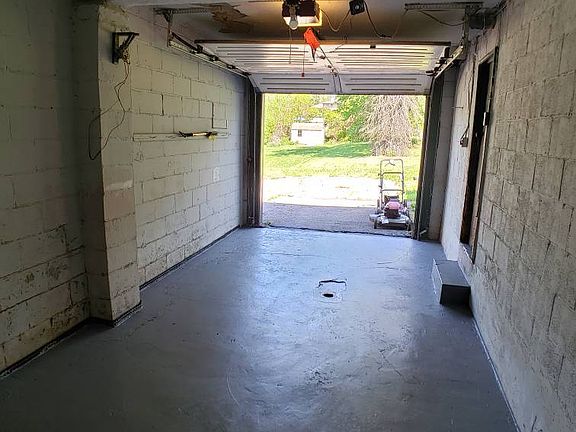 3rd image of 631 Kenny St