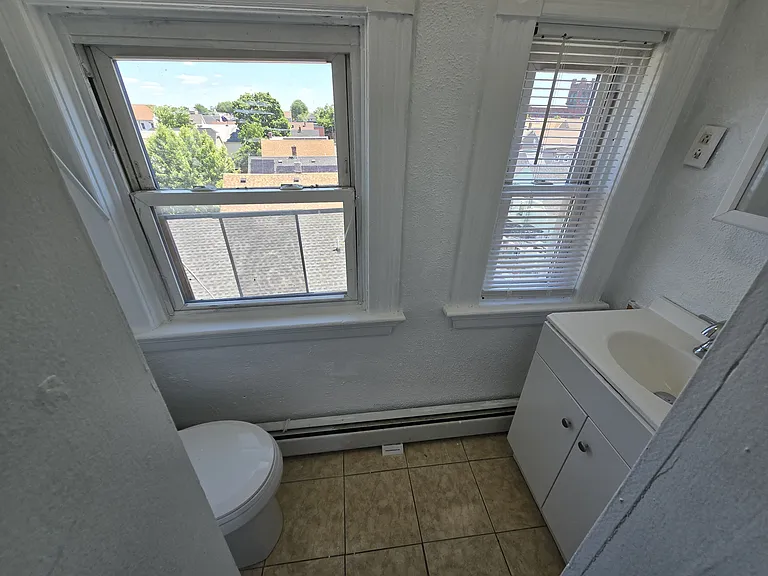 12 Gladstone St #4 — Photo 11