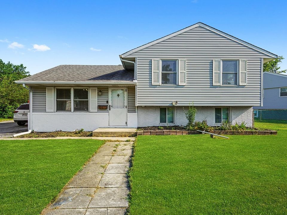 1st image of 513 E Maple Dr