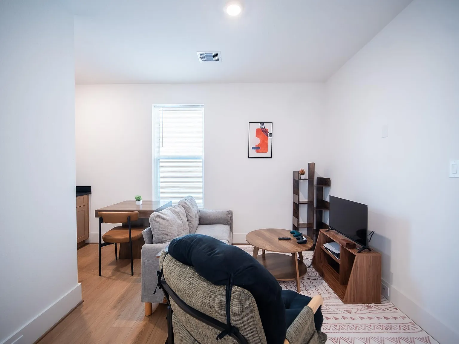 1 bed, 1.0 bath, 550 sqft, $1,350 — Photo 3