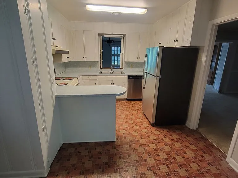 1712 Spencer Ave — Photo 5