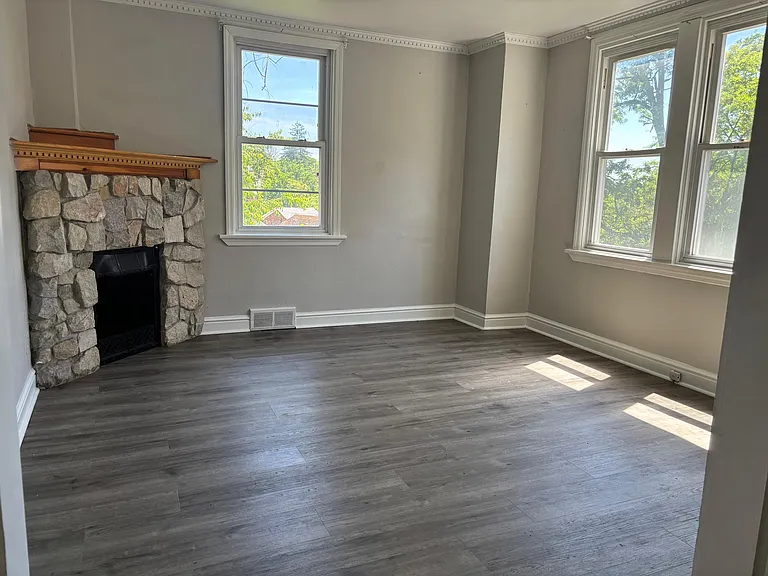 2823 Clermont Ave — Photo 30