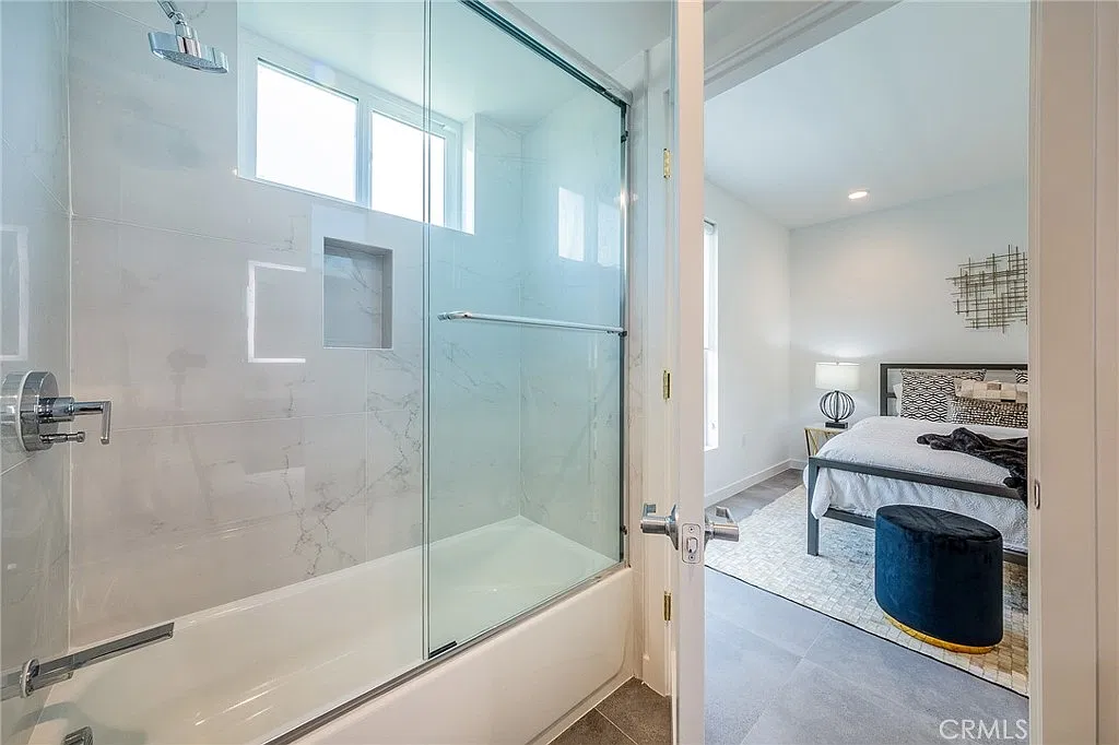 214 S Westmoreland Ave — Photo 3
