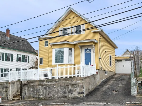 427 Lincoln St, Lowell, MA 01852