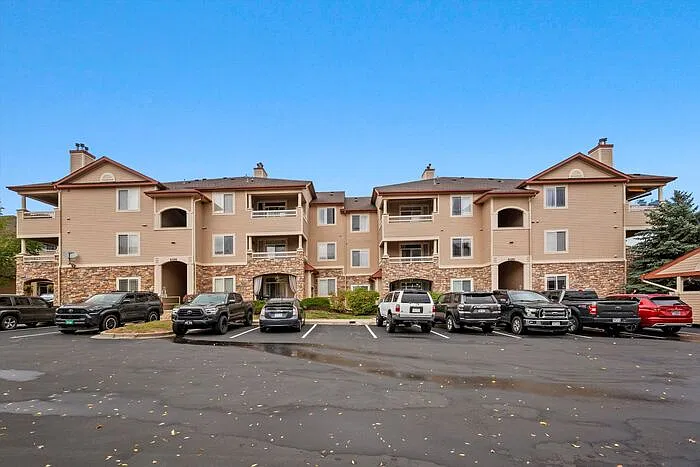 2 bed, 1.0 bath, 1183 sqft, $1,999 — Photo 2