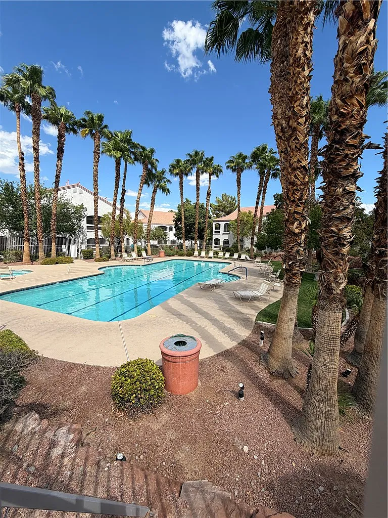 2 bed, 2.0 bath, 1042 sqft, $1,585 — Photo 3
