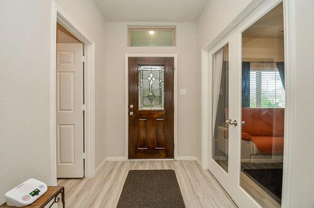3 bed, 2.0 bath, 1768 sqft, $2,900 — Photo 3