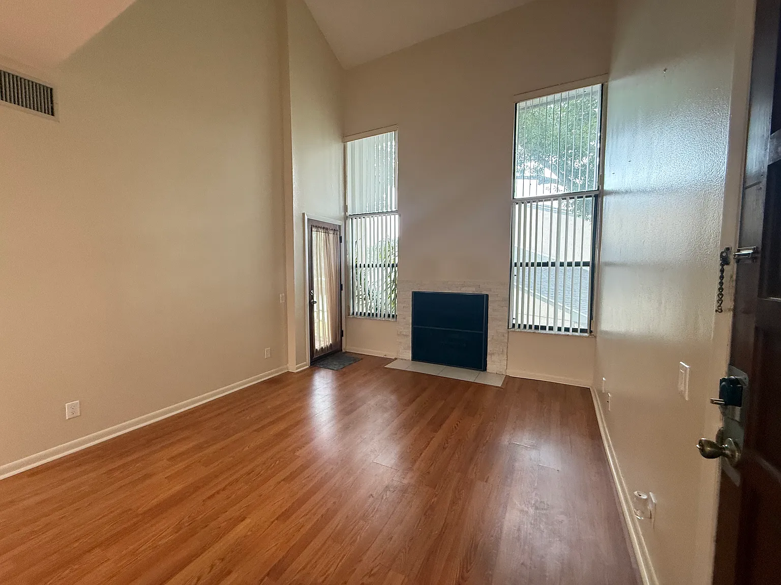 1 bed, 666 sqft, $1,300 — Photo 3
