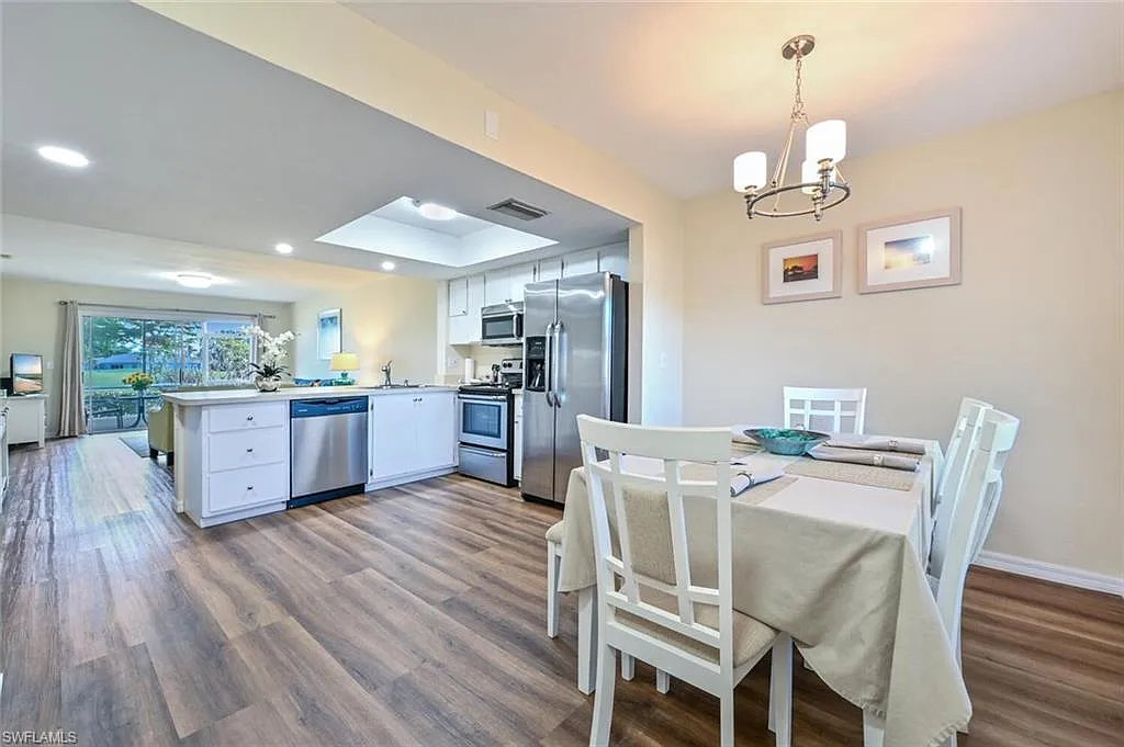 2 bed, 2.0 bath, 1090 sqft, $4,000 — Photo 4
