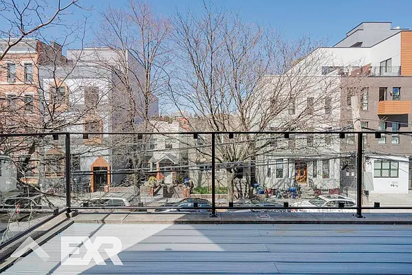 Rented by EXR | media 6