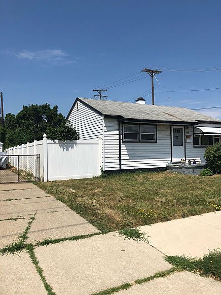 2nd image of 5842 Clippert St