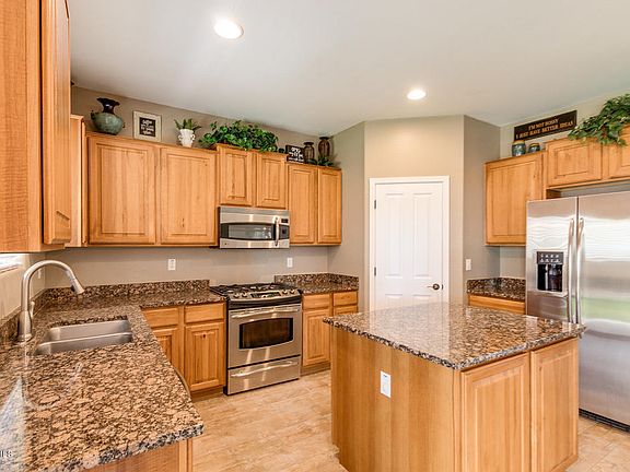 5th image of 1089 E Blue Spruce Ln