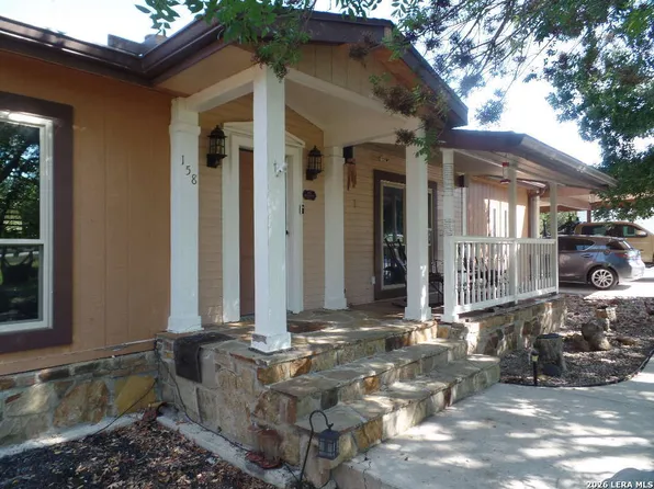 158 OAK VALLEY DR, Lakehills, TX 78063