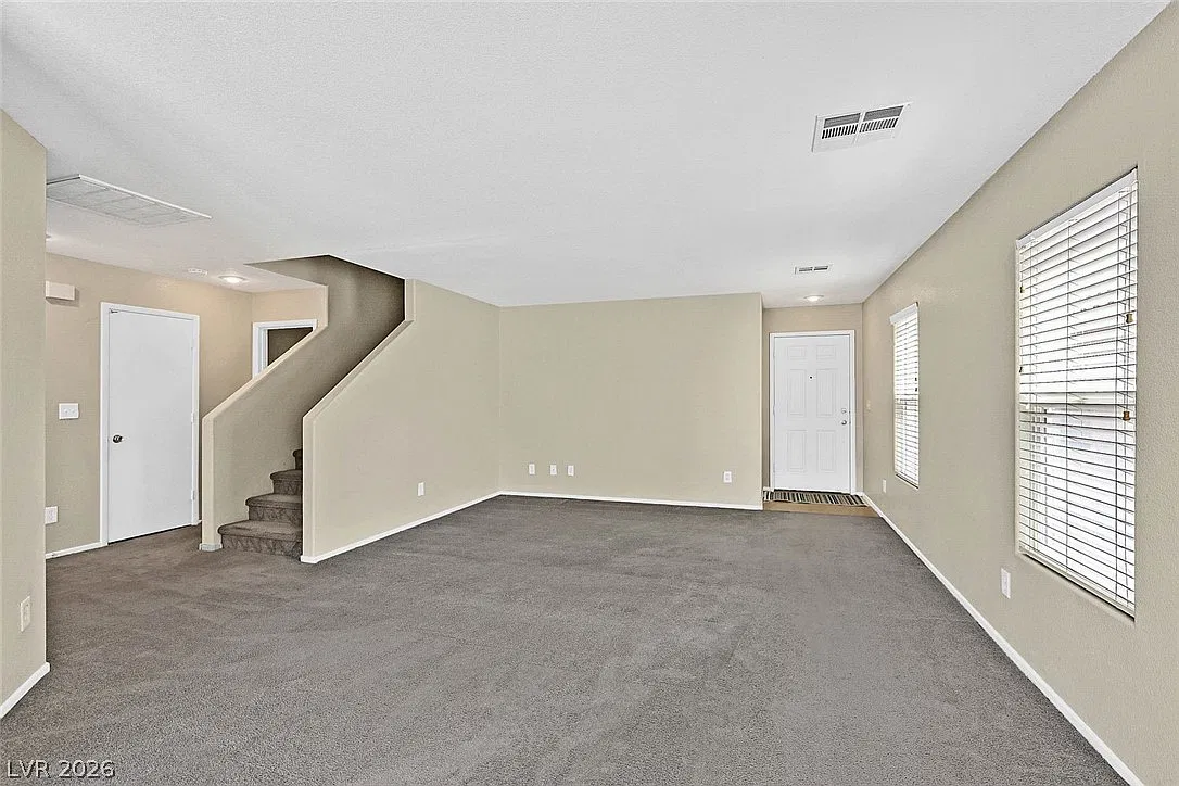 3 bed, 2.5 bath, 1674 sqft, $1,995 — Photo 3
