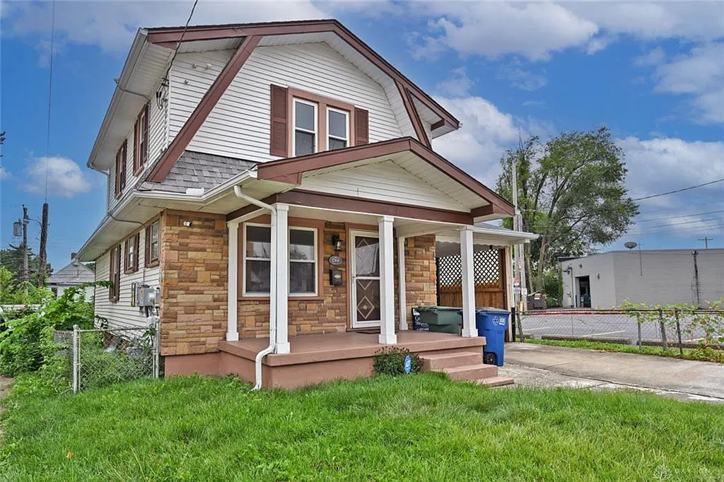 3 bed, 2.0 bath, 1160 sqft, $1,750 — Photo 3