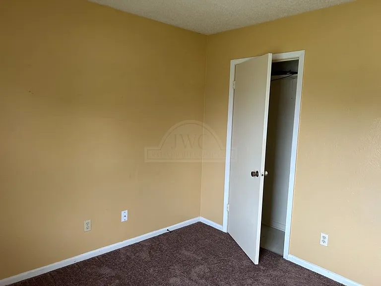 820 Michelle Dr — Photo 24